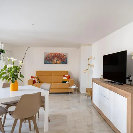 Guesthost - Dimora Marseglia Apartment *