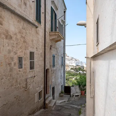 Guesthost - Dimora Marseglia オストゥーニ